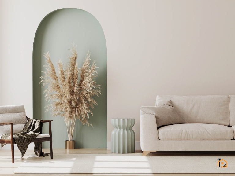Salon po odmalowaniu w jasnych tonacjach beżu i zieleni z dekoracją z traw pampasowych